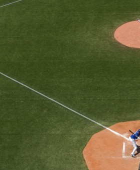 勇士主场爆冷负火箭，库里受伤成焦点